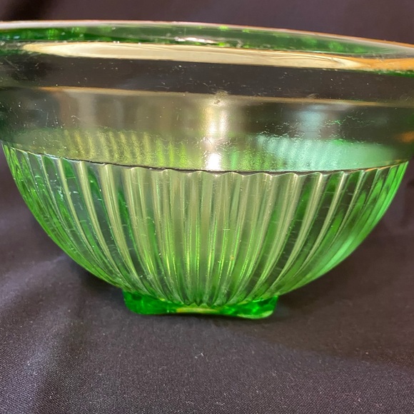 Uranium Depression Vintage Bowl - Picture 4 of 6